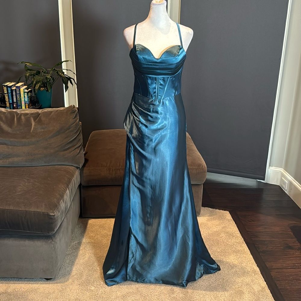 Women’s Full Length Prom Party Dress Criss Cross Straps Leg Slit Size 8 NWOT